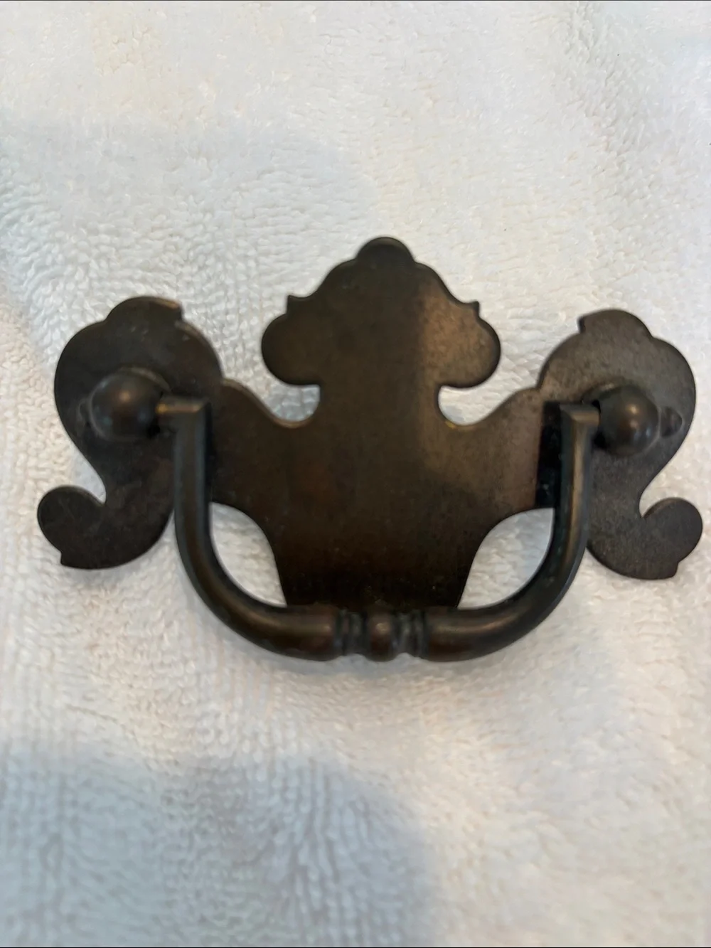 Ethan Allen Vintage Drawer Pulls with screws. Set of 8. Excellent condition